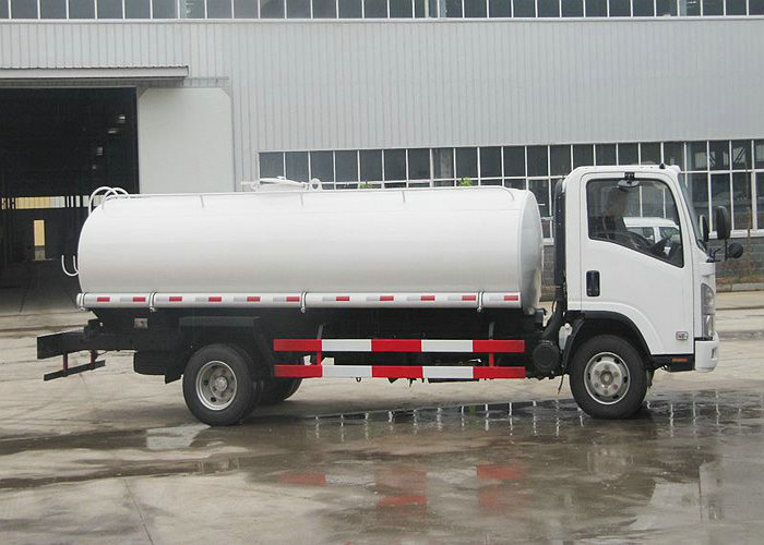 Isuzu 700P water tanker truck 10000L
