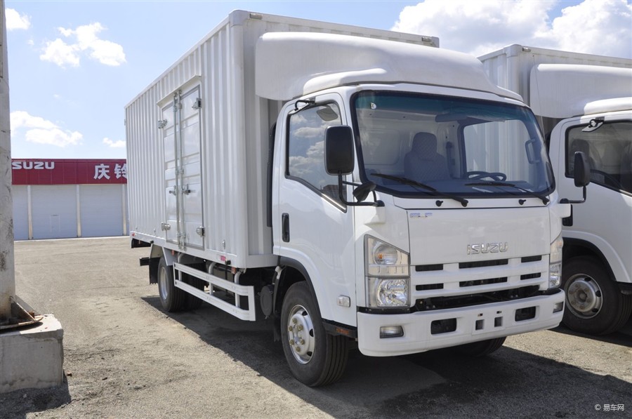 Isuzu 700P van truck cargo van truck