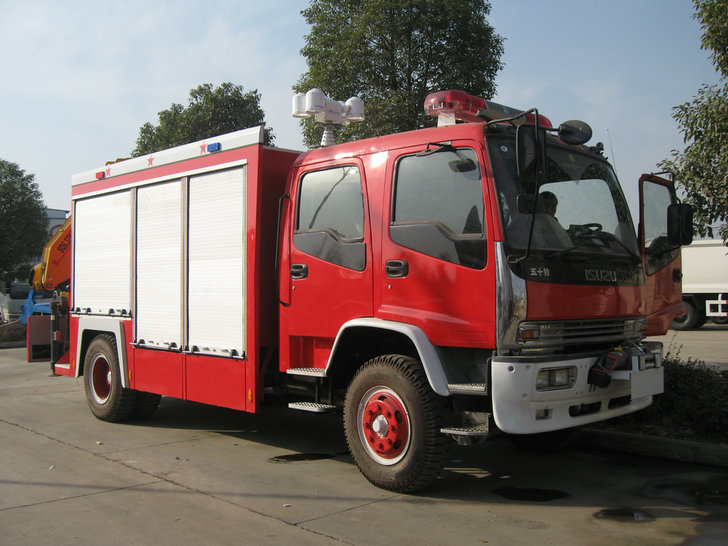 Isuzu fire rescue truck with XCMG knuckle crane