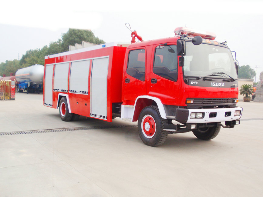 Isuzu foam fire engine