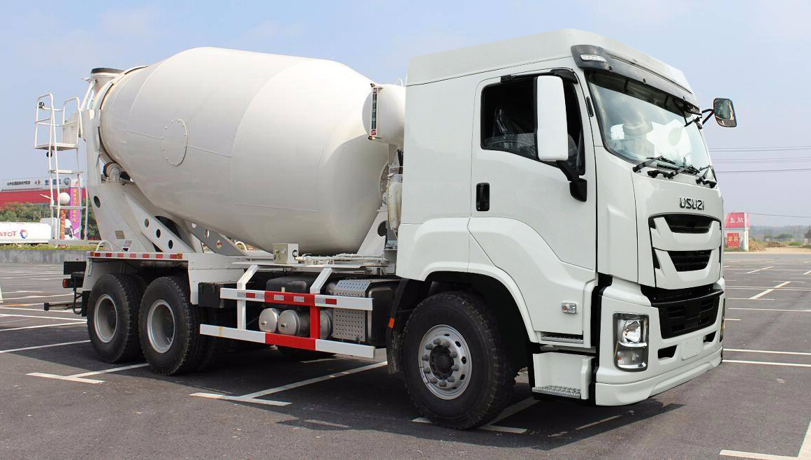 Isuzu giga concrete mixer truck cement mixing truck