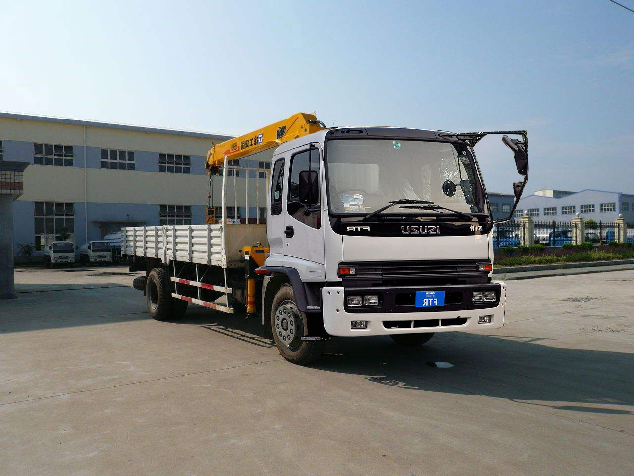 Isuzu FTR lorry with crane truck mounted crane 8Tons