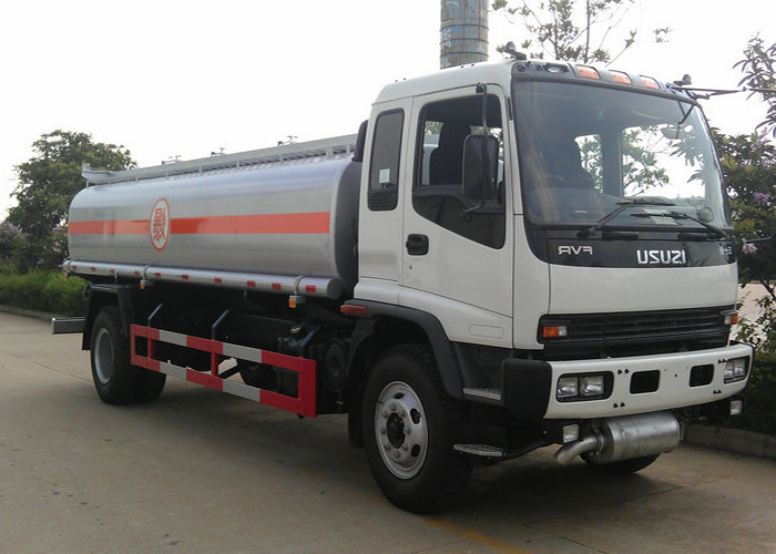 Isuzu FVR oil tanker truck 10000L