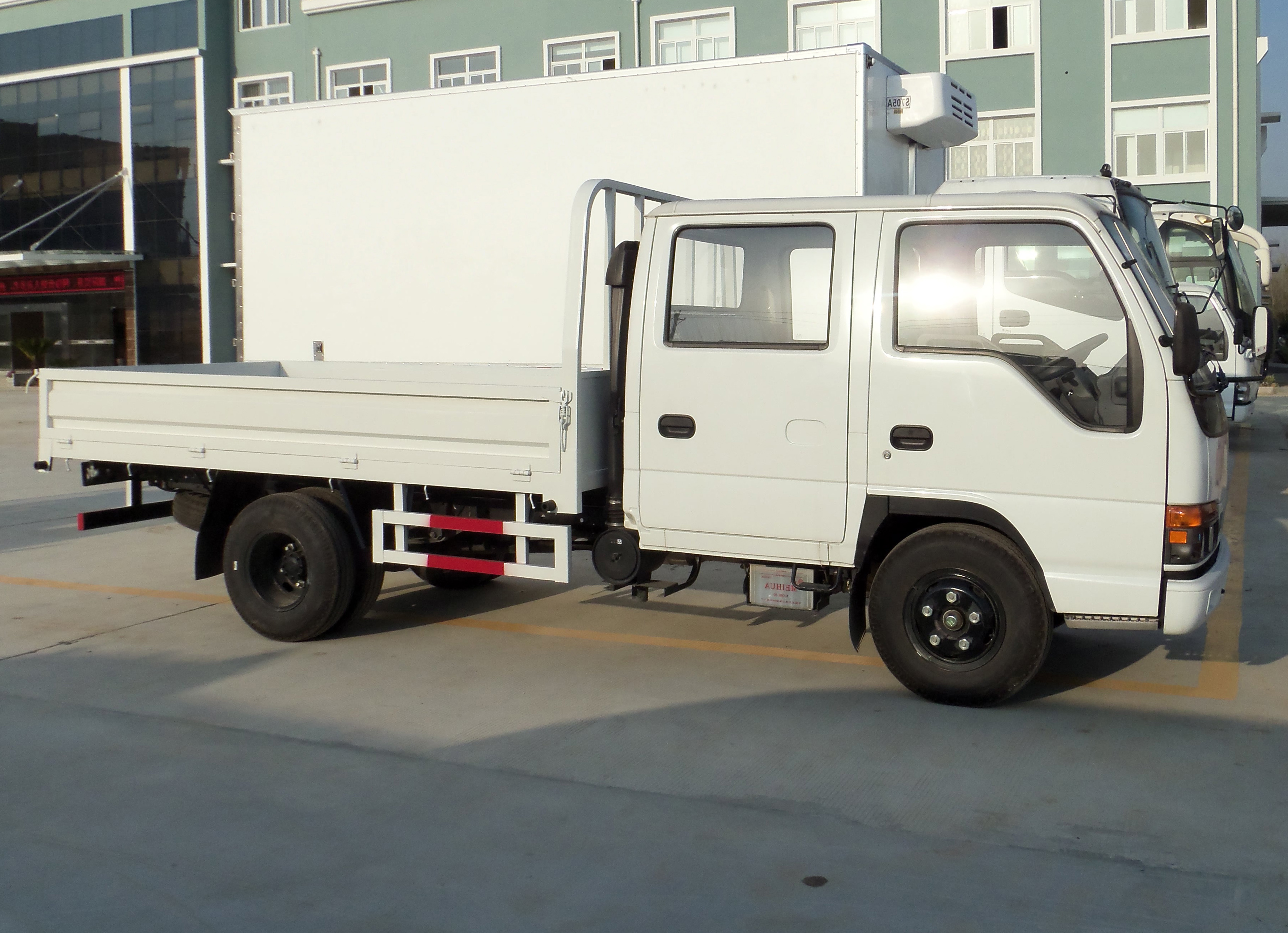 ISUZU 100P truck chassis ELF cargo truck chassis