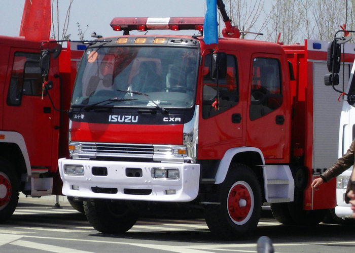 ISUZU CXA fire fighting truck fire engine 