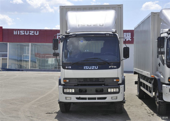 ISUZU FTR cargo van truck