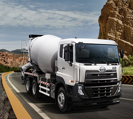 Nissan UD concrete mixer truck 6x4