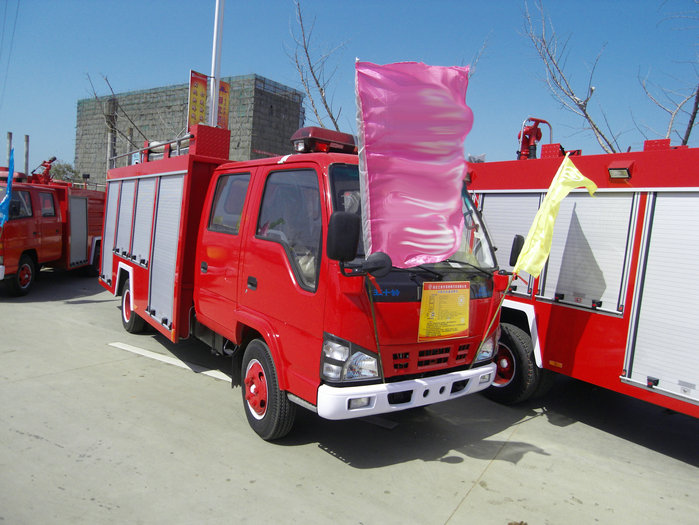Isuzu 600p foam tanker fire truck fire engine 3000L