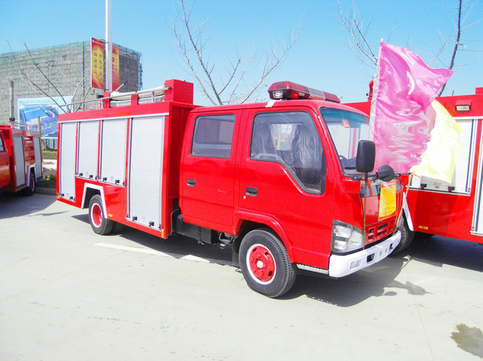 Isuzu 600p water tanker fire truck fire engine 3000L 