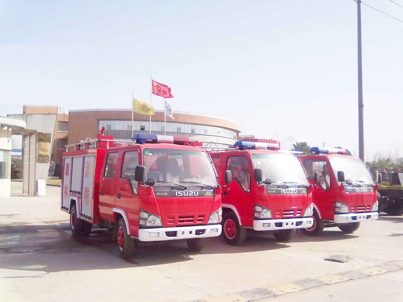 Isuzu elf 1500L foam tanker fire engine