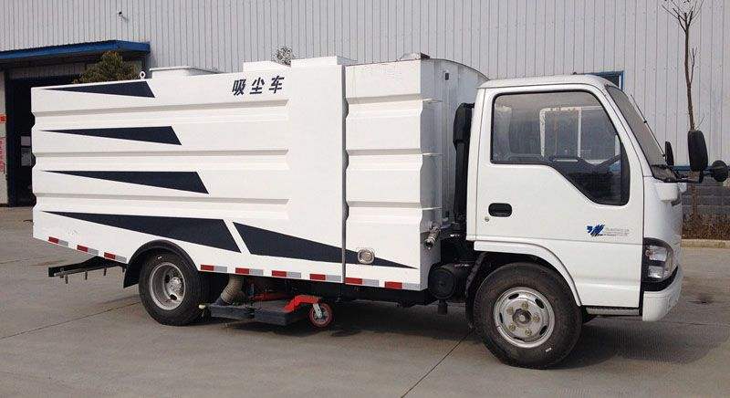 Isuzu dust suction truck sucking dust truck