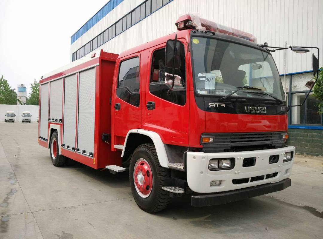 Isuzu ftr fire engine fire fighting truck 5000L  