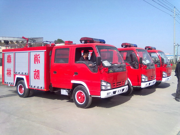 Isuzu 600P fire truck water tank 3000L