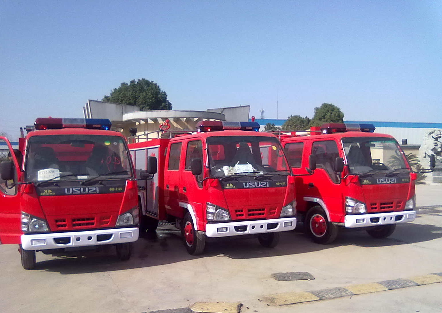 Isuzu ELF 600P foam tanker fire pumper 1500L