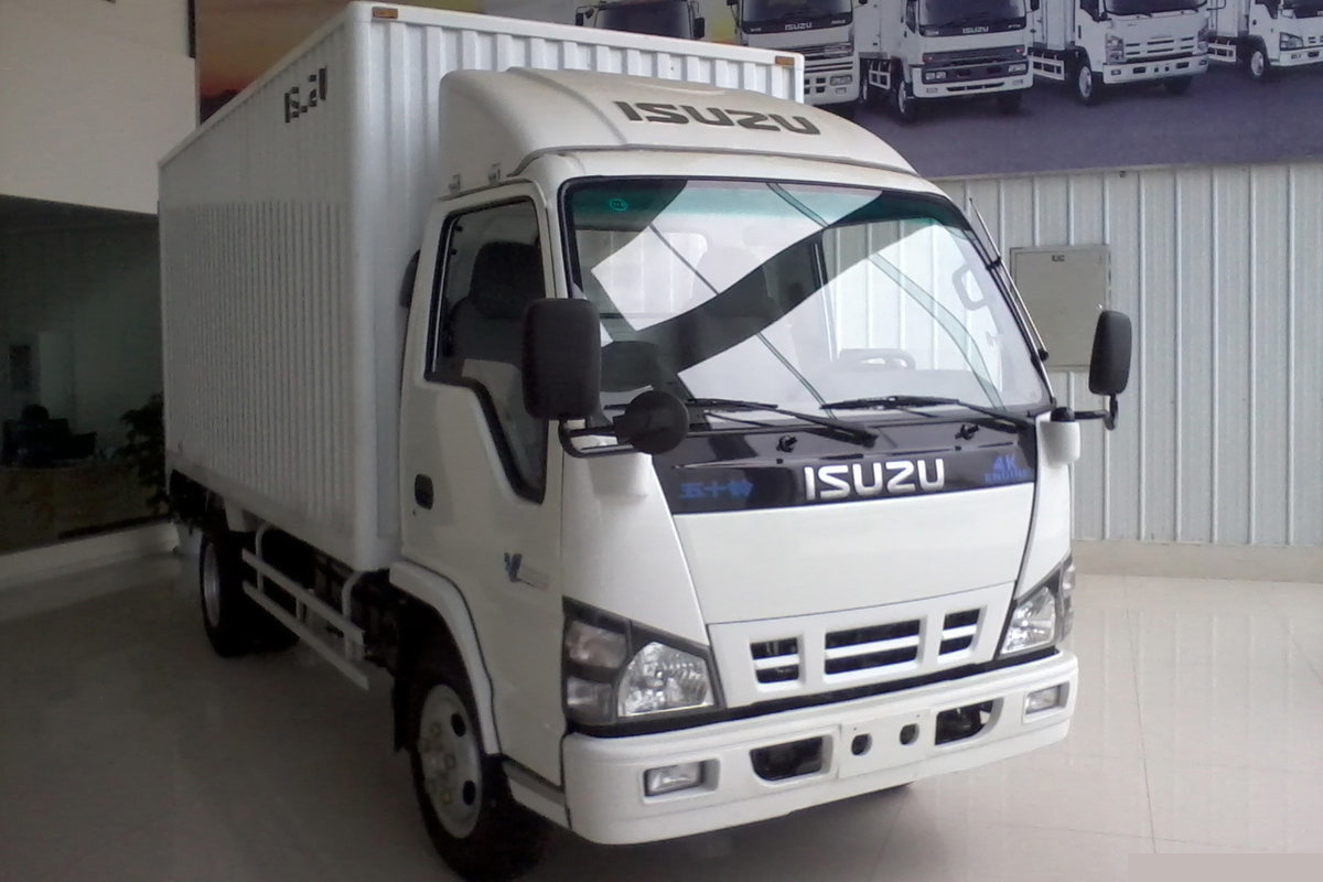 Isuzu 600P white single cabin van truck
