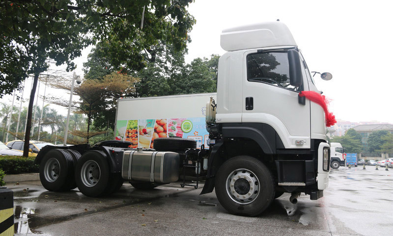 ISUZU tractor head high roof cabin