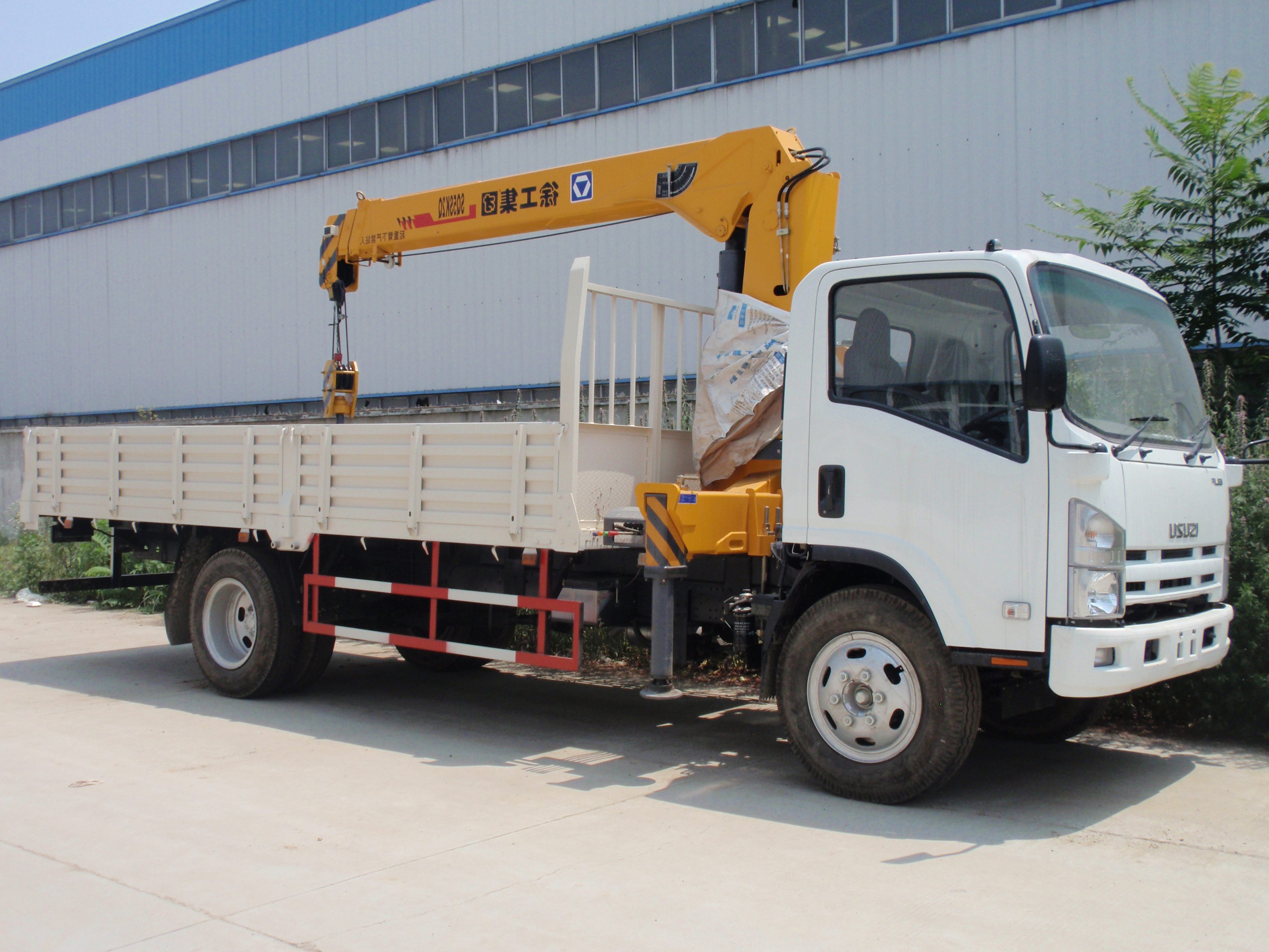 Isuzu 700P straight boom crane truck XCMG 5T 