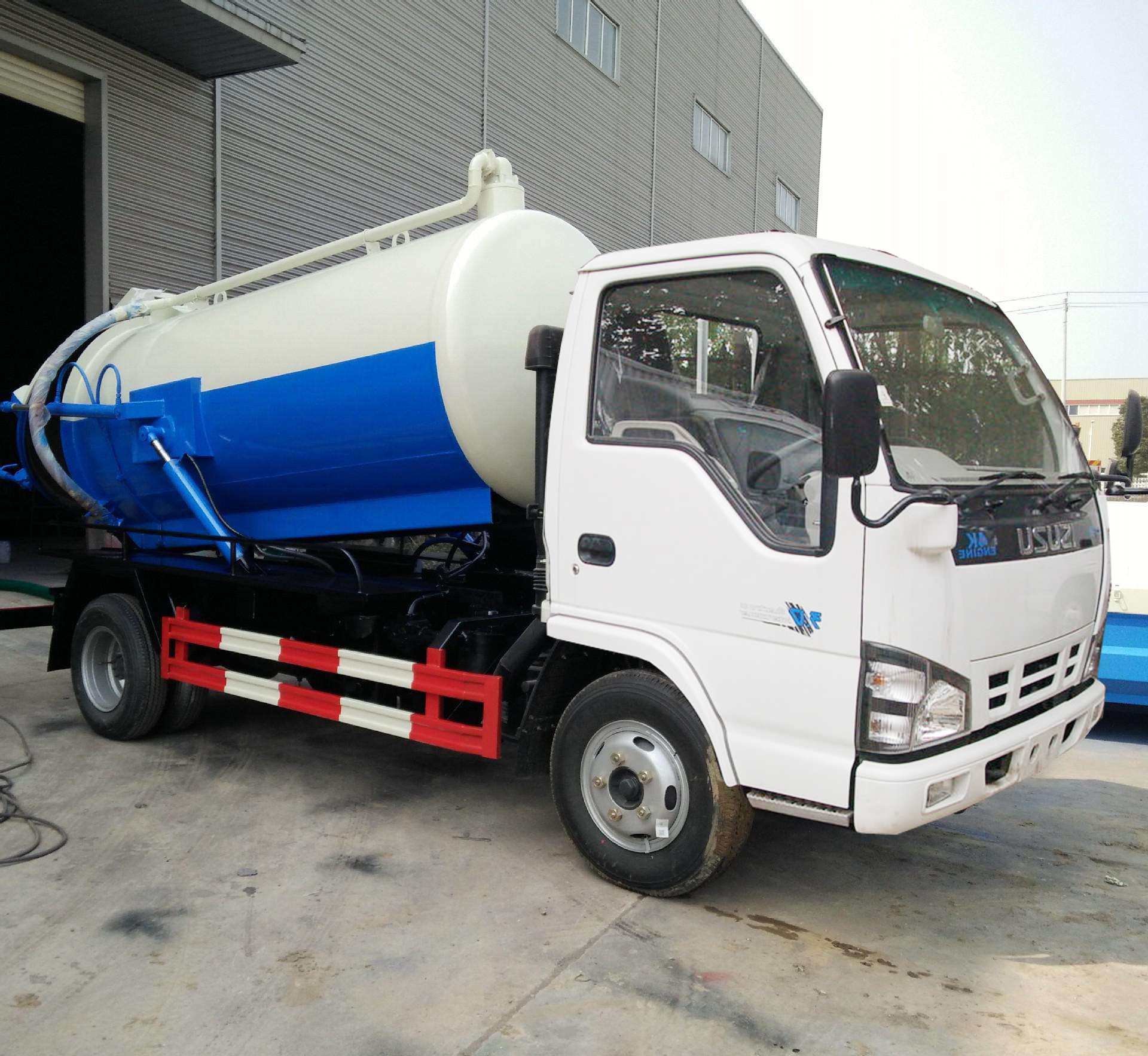 ISUZU 600P cesspool sewage sucking truck 4000L