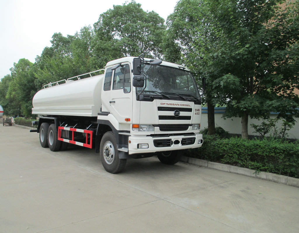 Nissan water spraying truck 22000L