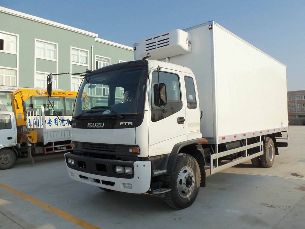 Isuzu FTR refrigerated truck export to Ghana