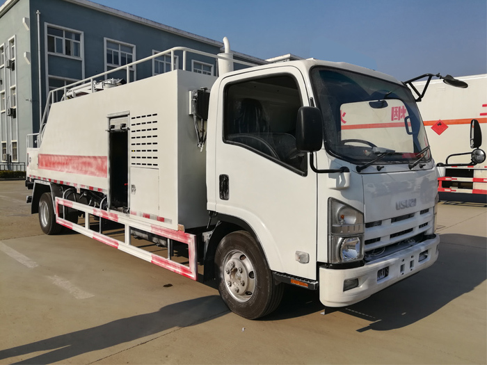Isuzu 700P ELF Combination Vacuum and Drain Cleaner